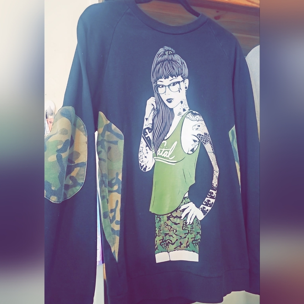Camo Sleeve Graphic Crewneck Sweater